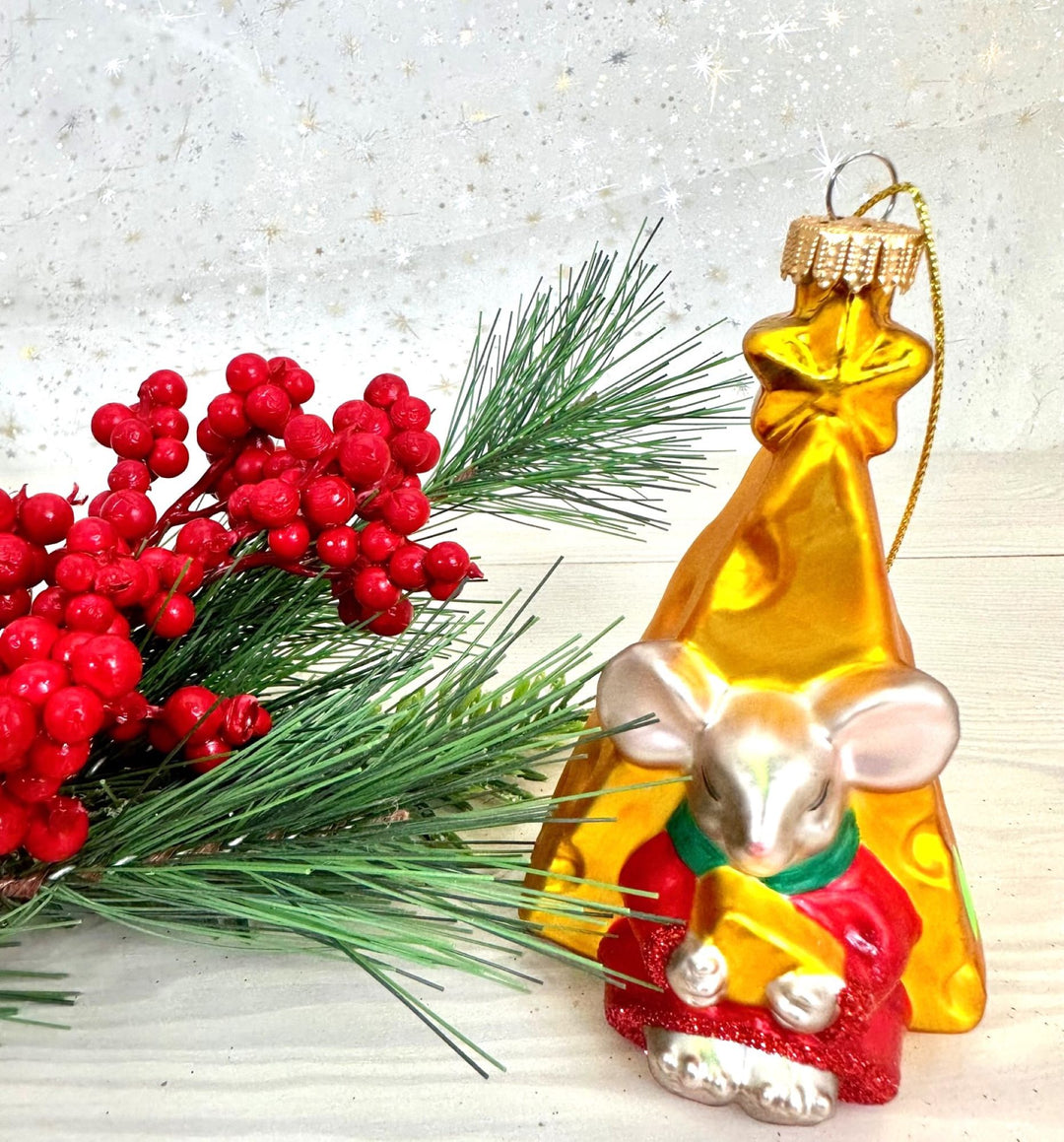 4" (100mm) Mouse in Front of Cheese Slice Figurine Ornaments, 1/Box, 6/Case, 6 Pieces