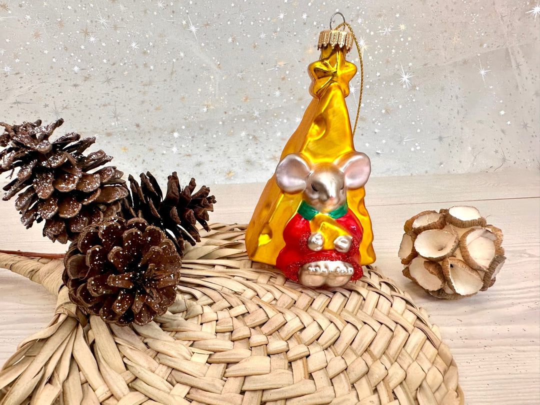 4" (100mm) Mouse in Front of Cheese Slice Figurine Ornaments, 1/Box, 6/Case, 6 Pieces