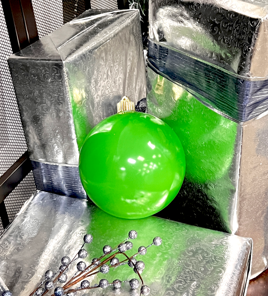 6" (150mm) Large Commercial Shatterproof Ball Ornaments, Kiwi Green, 1/Box, 12/Case, 12 Pieces