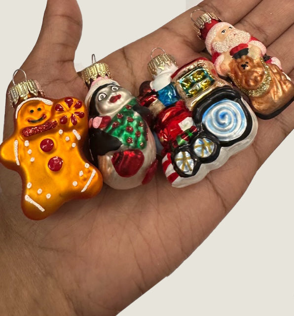 1 1/4" (32mm) Mini Advent Calendar Figurine Ornaments, 24/Box, 6/Case, 144 Pieces